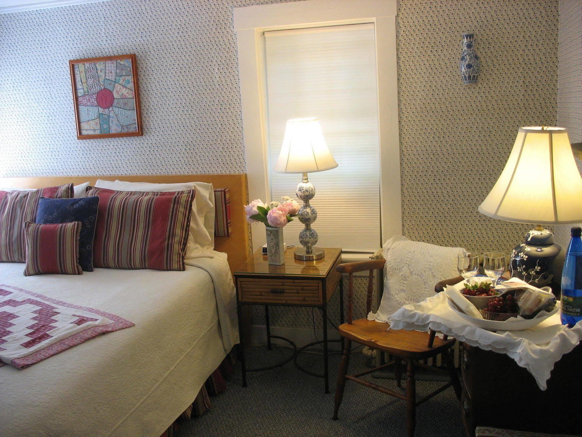 The 1720 House Bed & Breakfast Винярд Хейвън Екстериор снимка