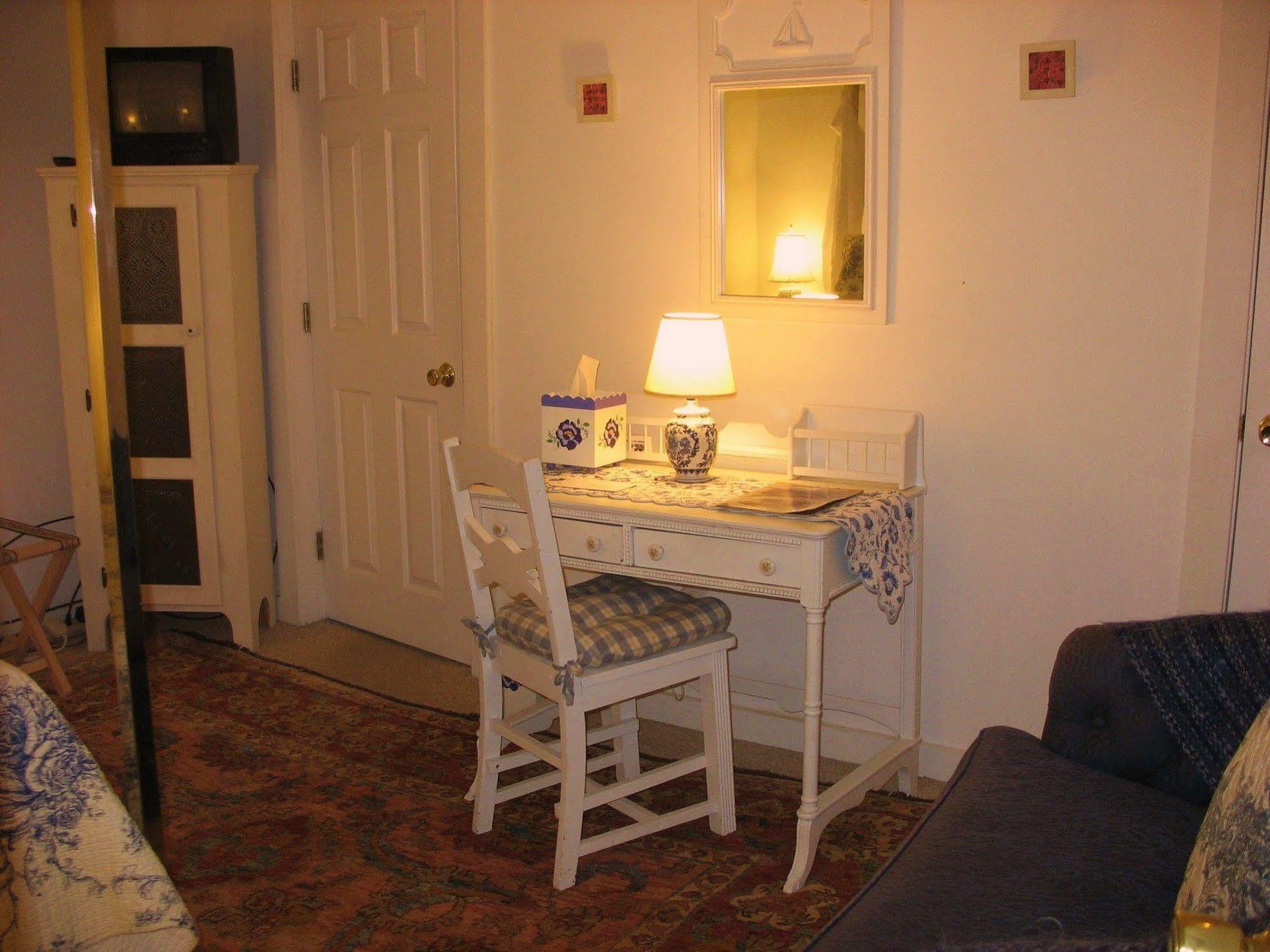 The 1720 House Bed & Breakfast Винярд Хейвън Екстериор снимка